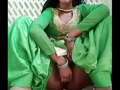 Desi Village aunty fingering and squirt for her lover // Watch Full 18 min Video At http://www.filf.pw/auntysquirt